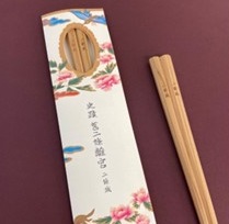 京都の銘木「北山杉」を用いた二条城オリジナル箸の販売開始について 京都の銘木「北山杉」を用いた二条城オリジナル箸の販売開始について